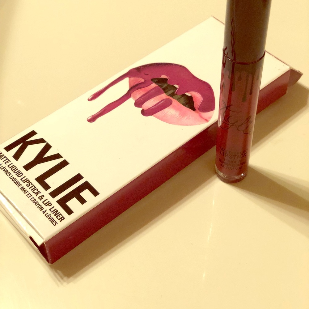 Kylie spice lip kit.  Used once.
